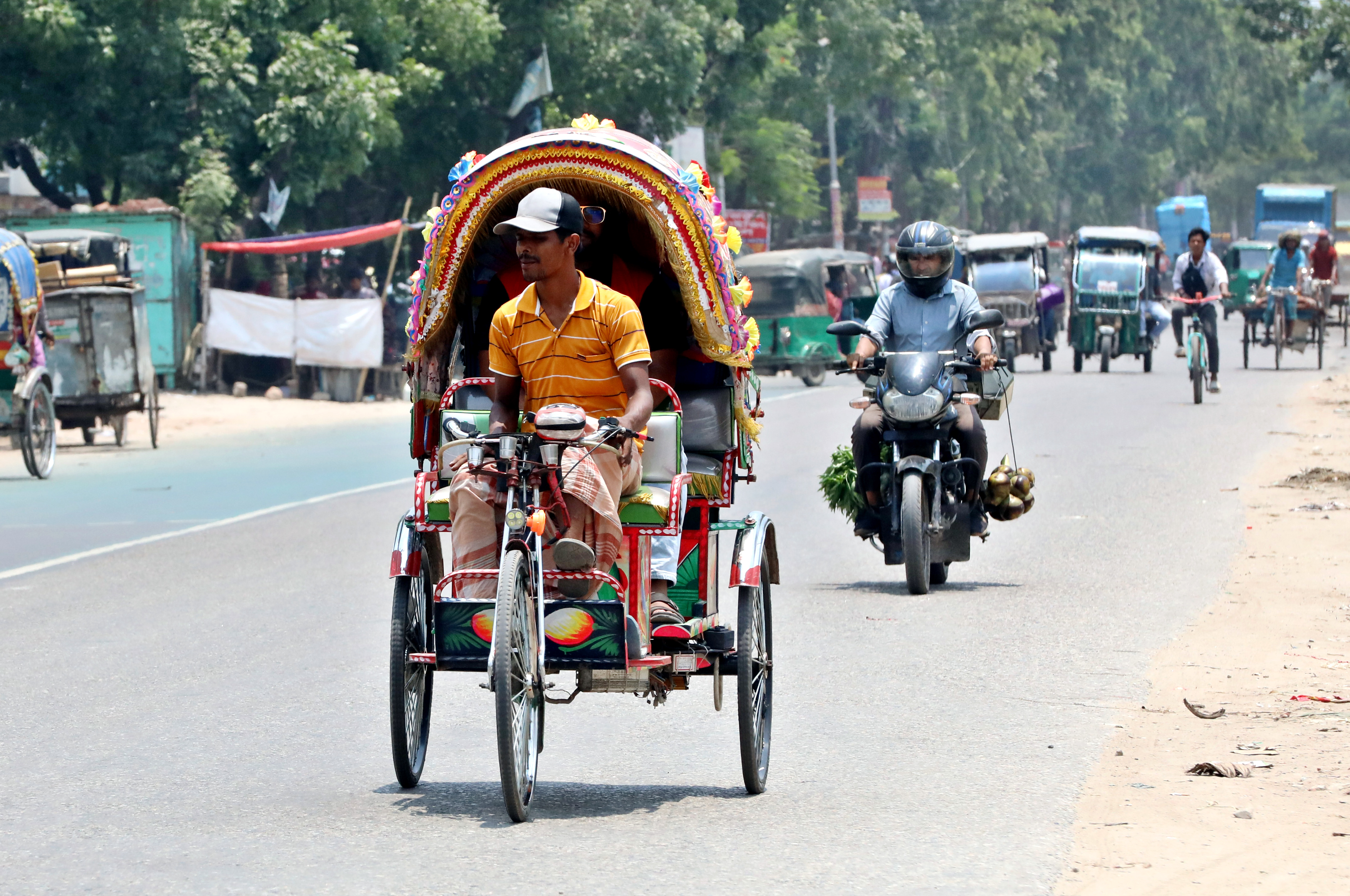 The auto-rickshaw dilemma: Last-mile lifeline or grid-draining liability?