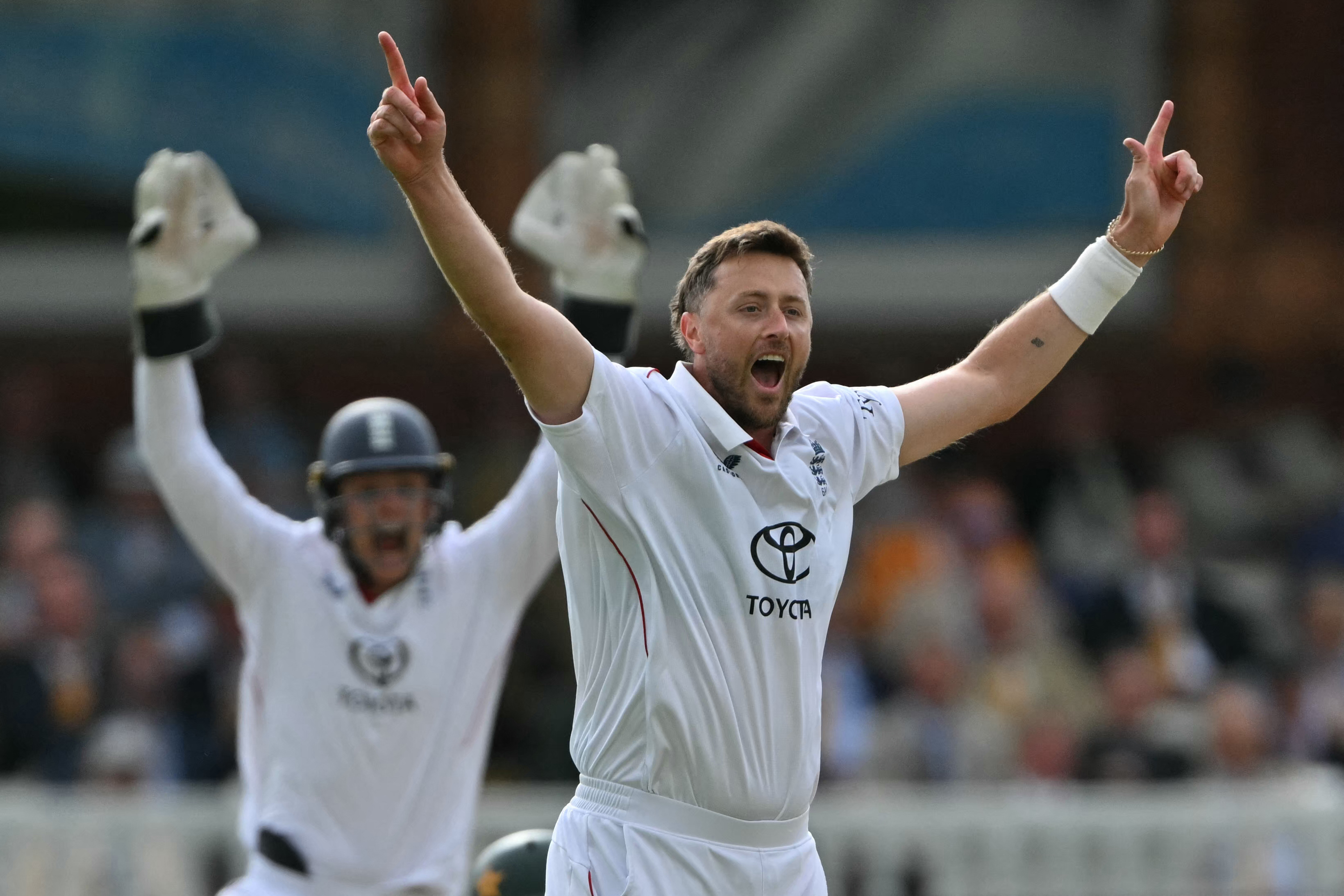 Robinson leads the way again as England wrap up Pakistan series win