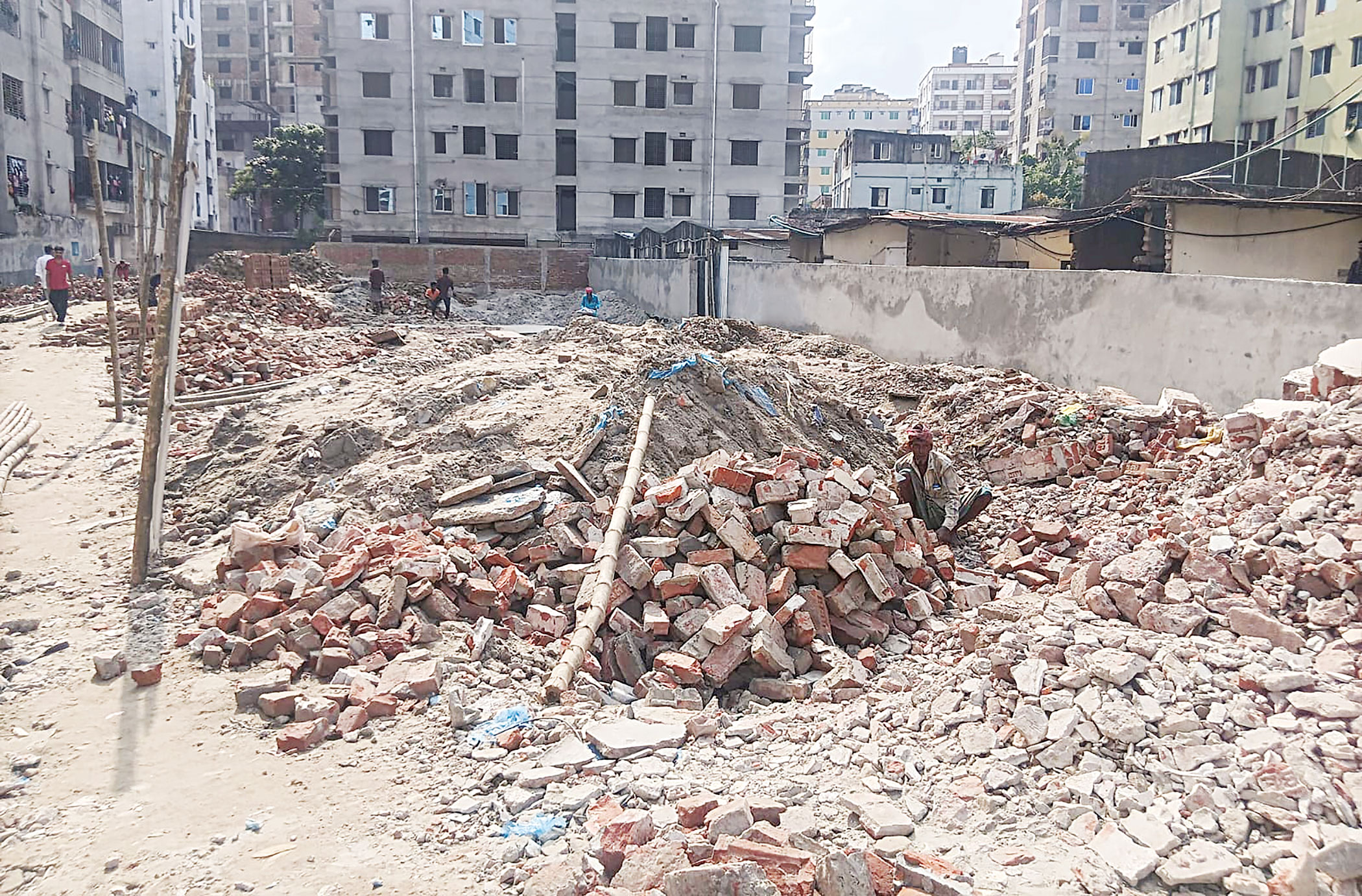 Vandalism in Mohammadpur in broad daylight