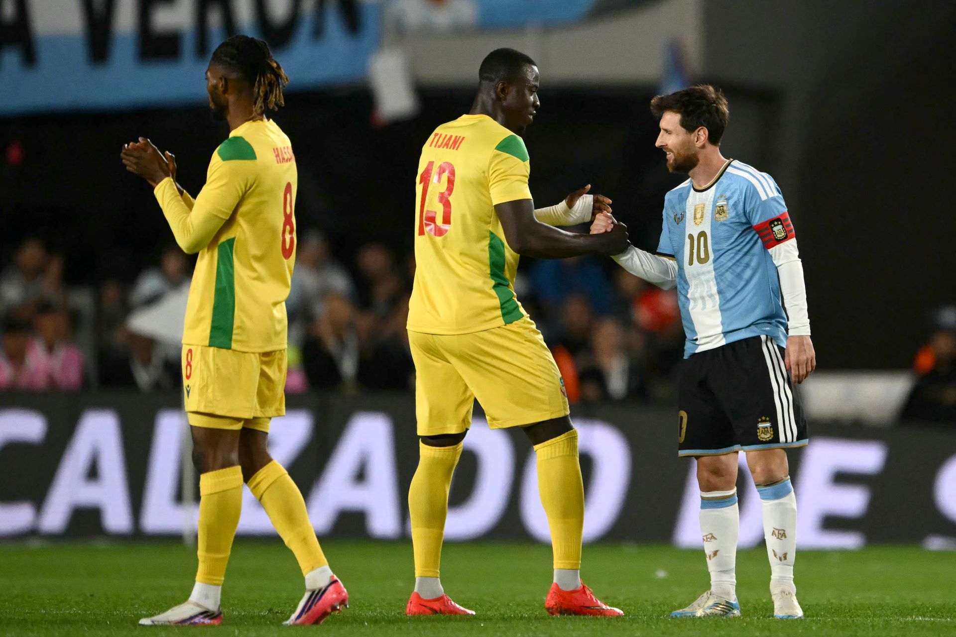 ‘Messi is a god of football’: Benin fans cheer Argentine superstar despite 3-0 defeat