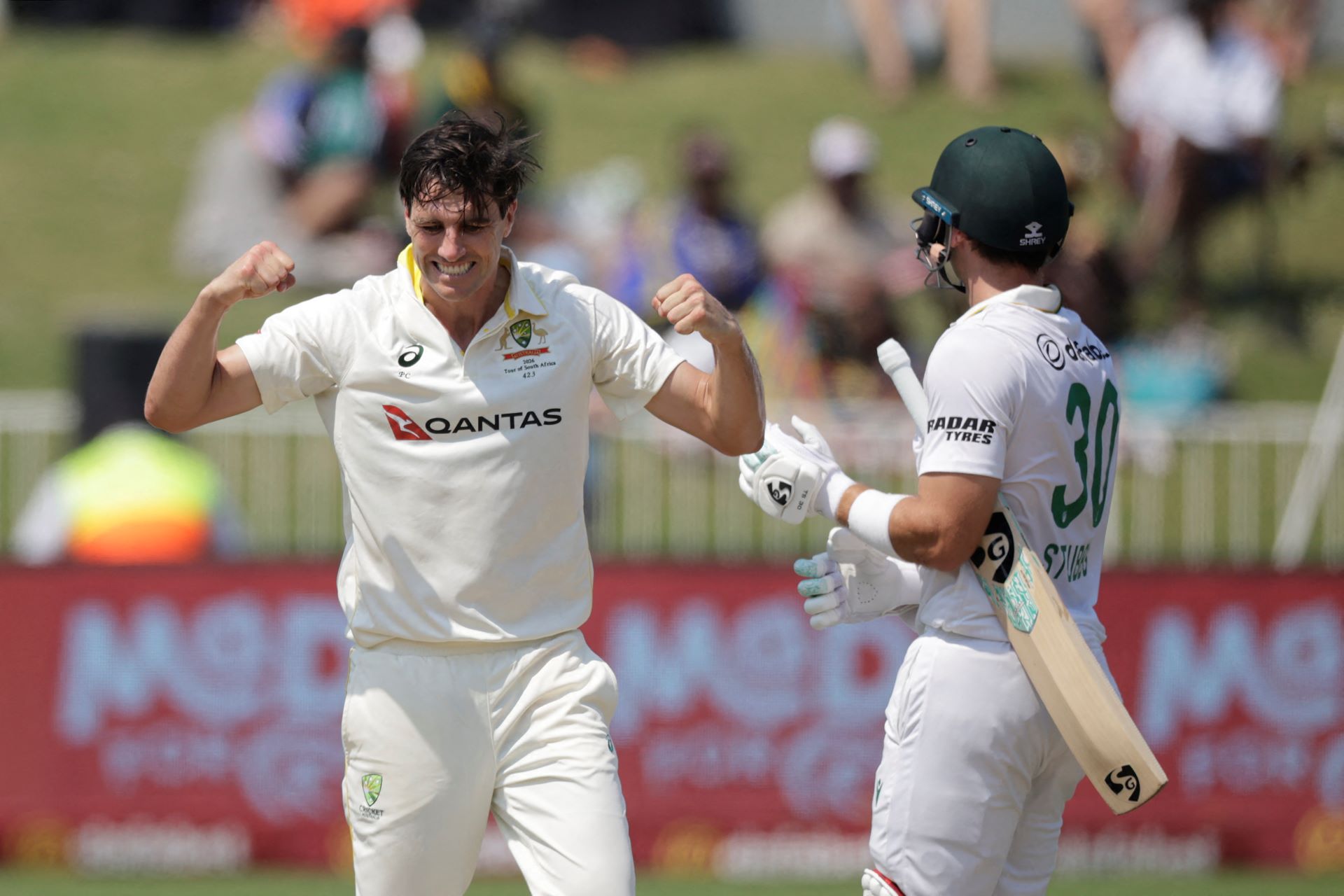 Smith breaks fielding record as Australia take control of Durban Test