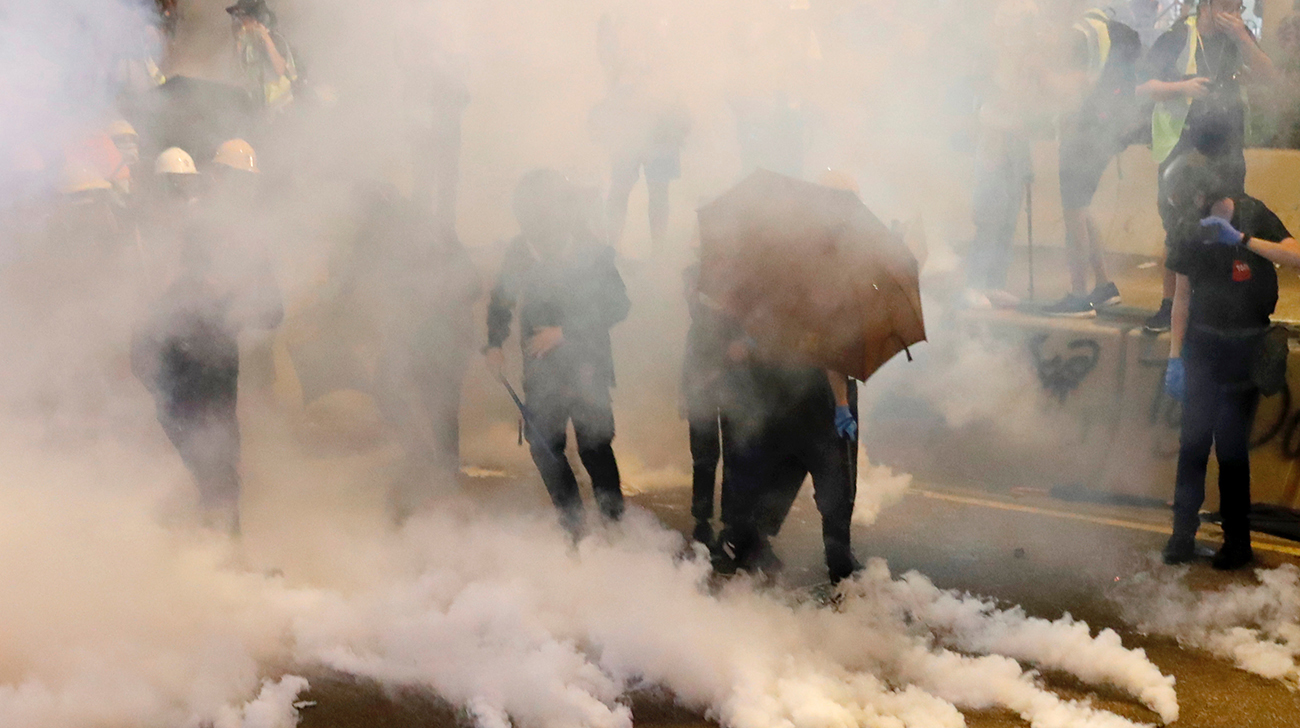 Tear gas, rubber bullets fired as Hong Kong returns to chaos