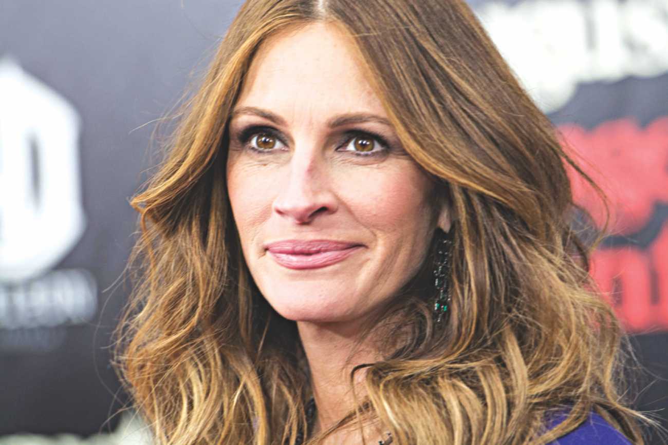 Julia RobertS Wins 'Most Beautiful Woman in the World' for the 5th time!