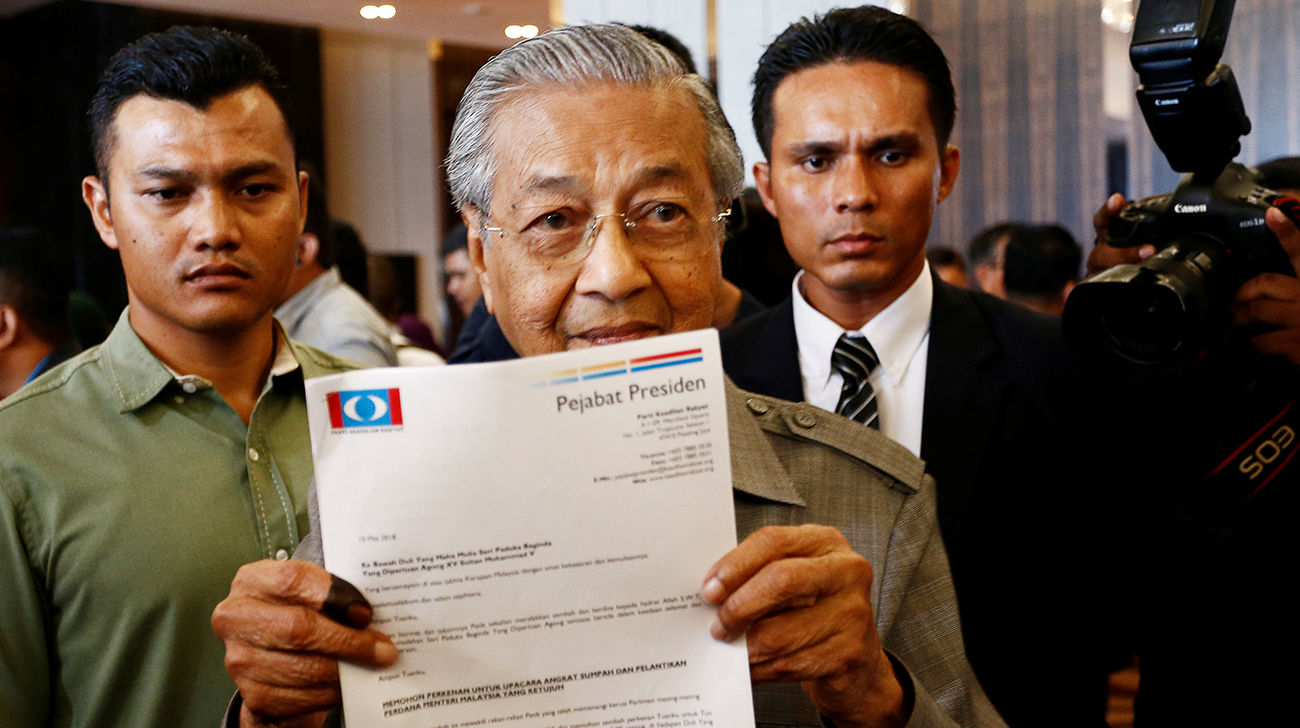 Mahathir says poised to lead Malaysia again