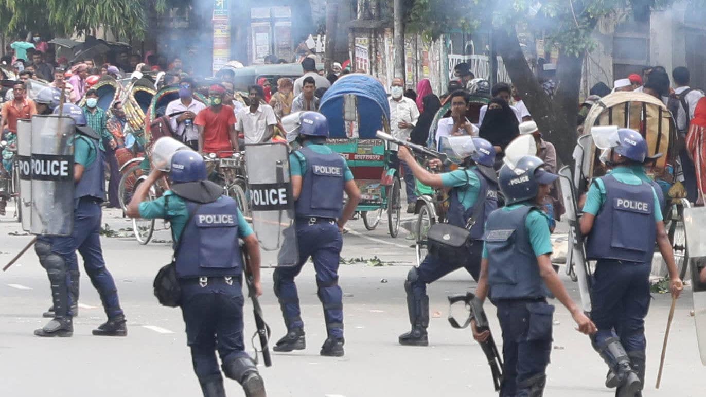 Police fire teargas as RMG workers block Mirpur roads, vandalise vehicles