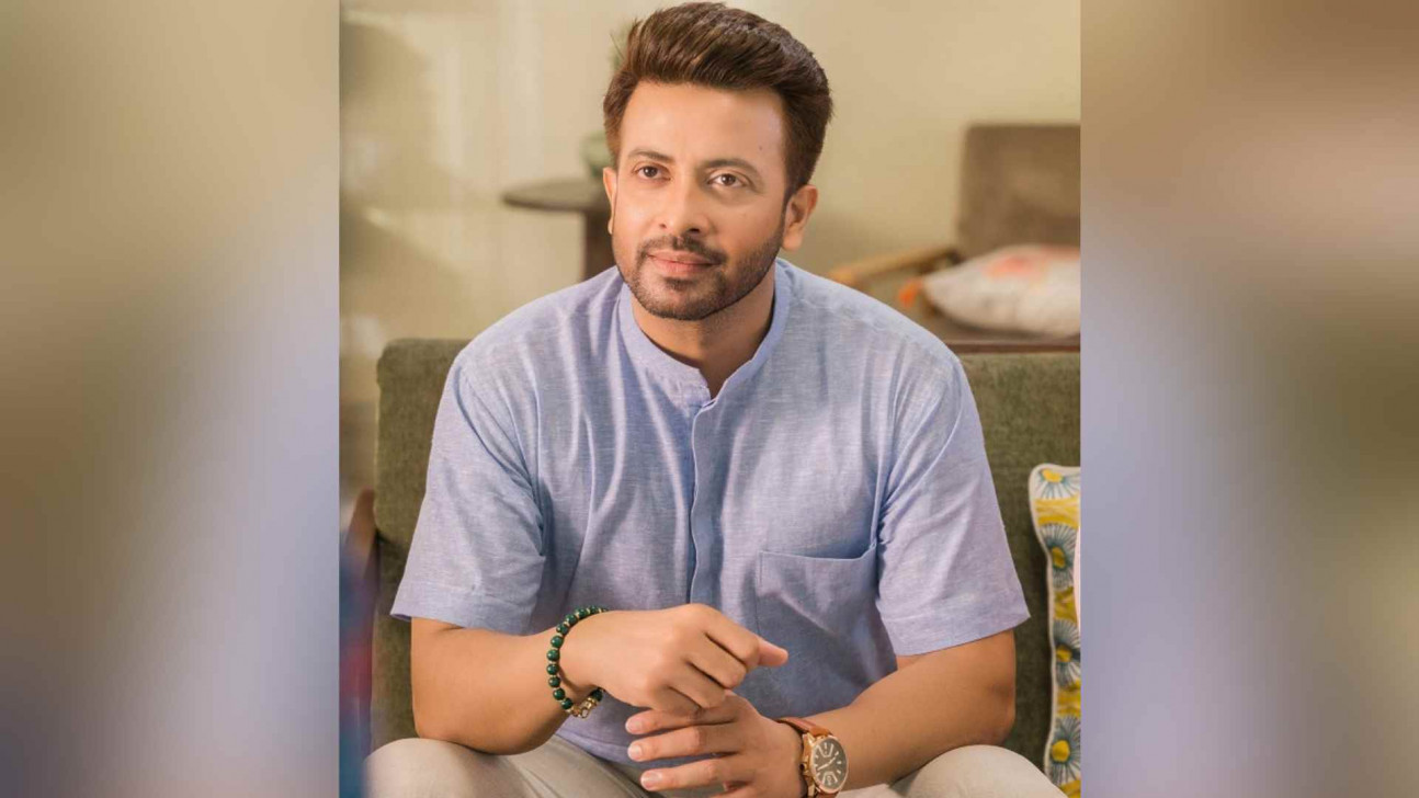 Shakib Khan files GD against 13 social media channels