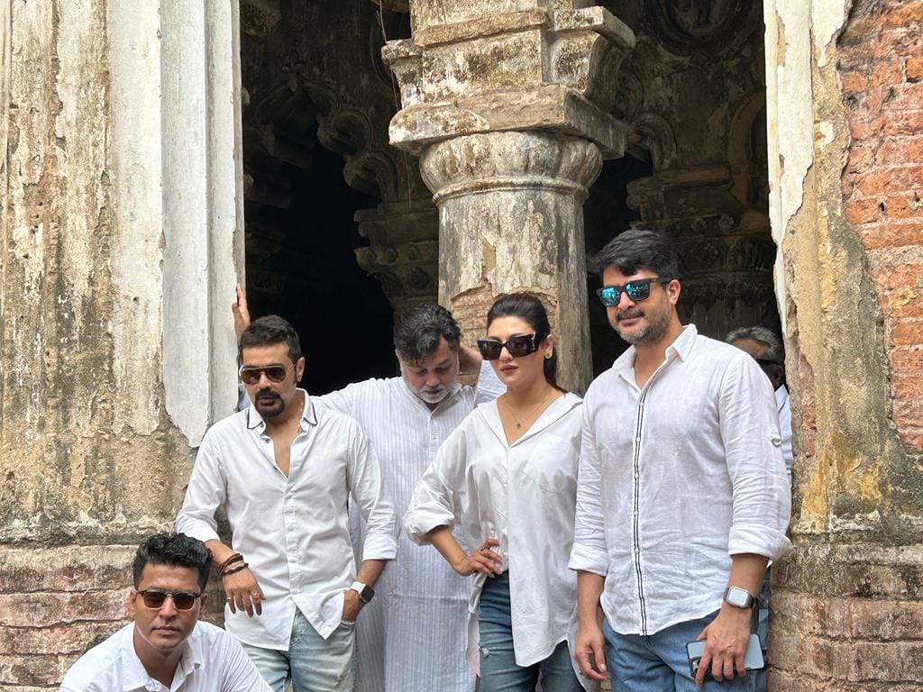 Jaya-Prosenjit-Srijit dazzle in all-white in ‘Dawshom Awbotaar’ logo reveal