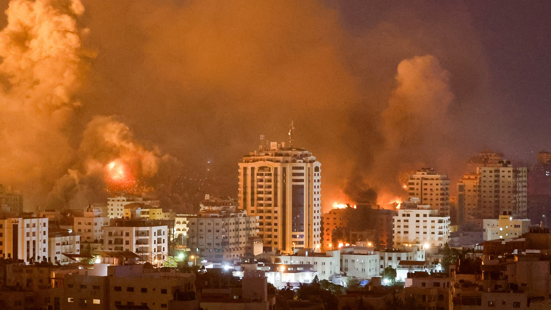 Israel tightens Gaza siege; death toll soars above 1,500