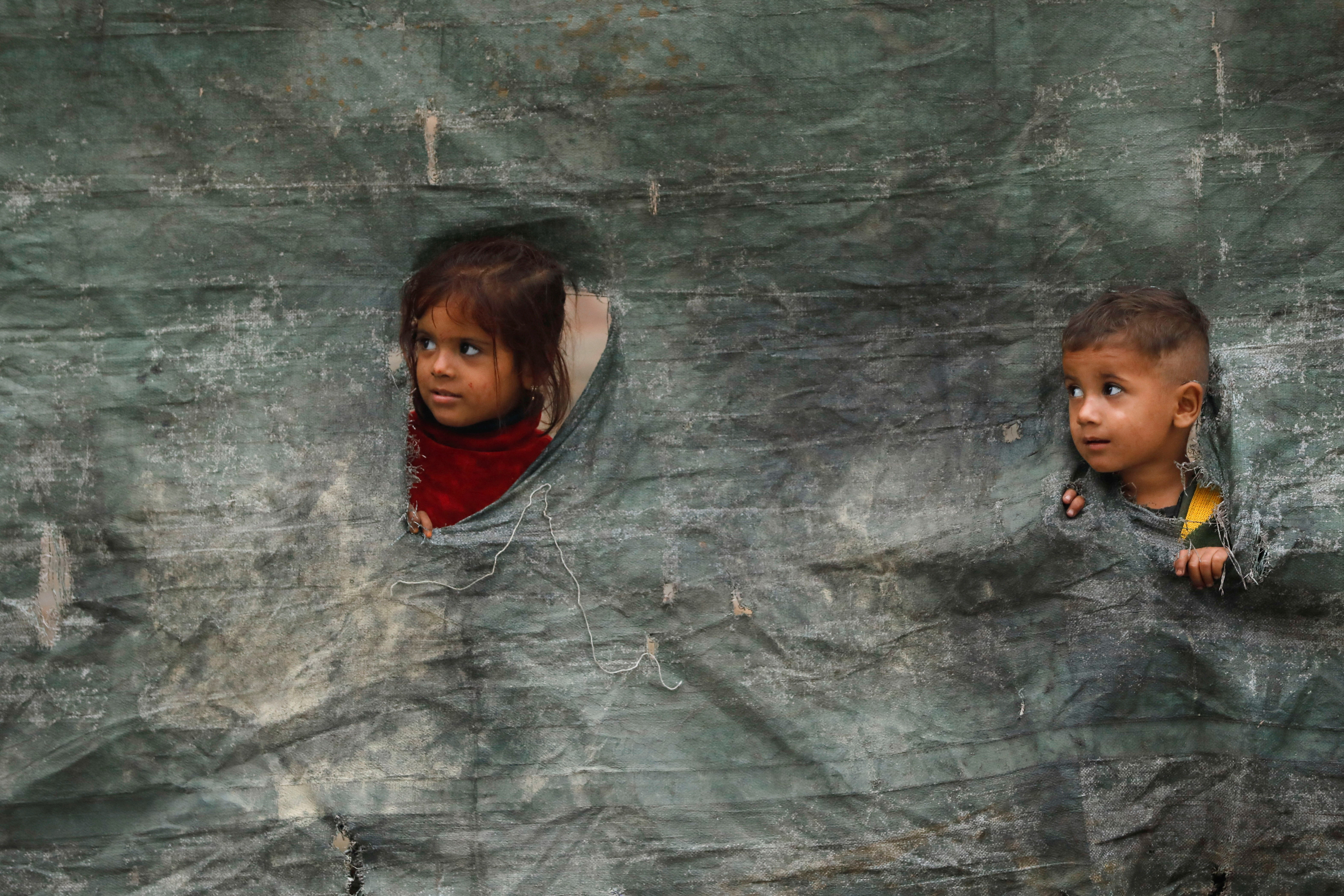 Why are Afghan families being forced to deport from Pakistan?