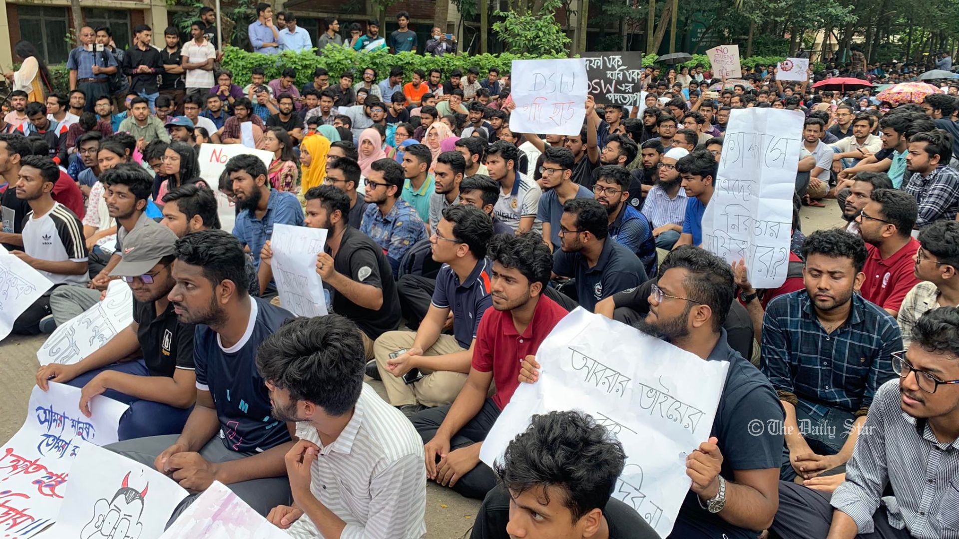 Buet students continue protest for 2nd straight day 