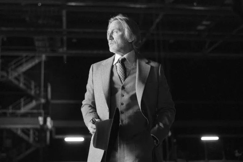 Daniel Craig stuns with long hair in ‘Knives Out 3’ teaser