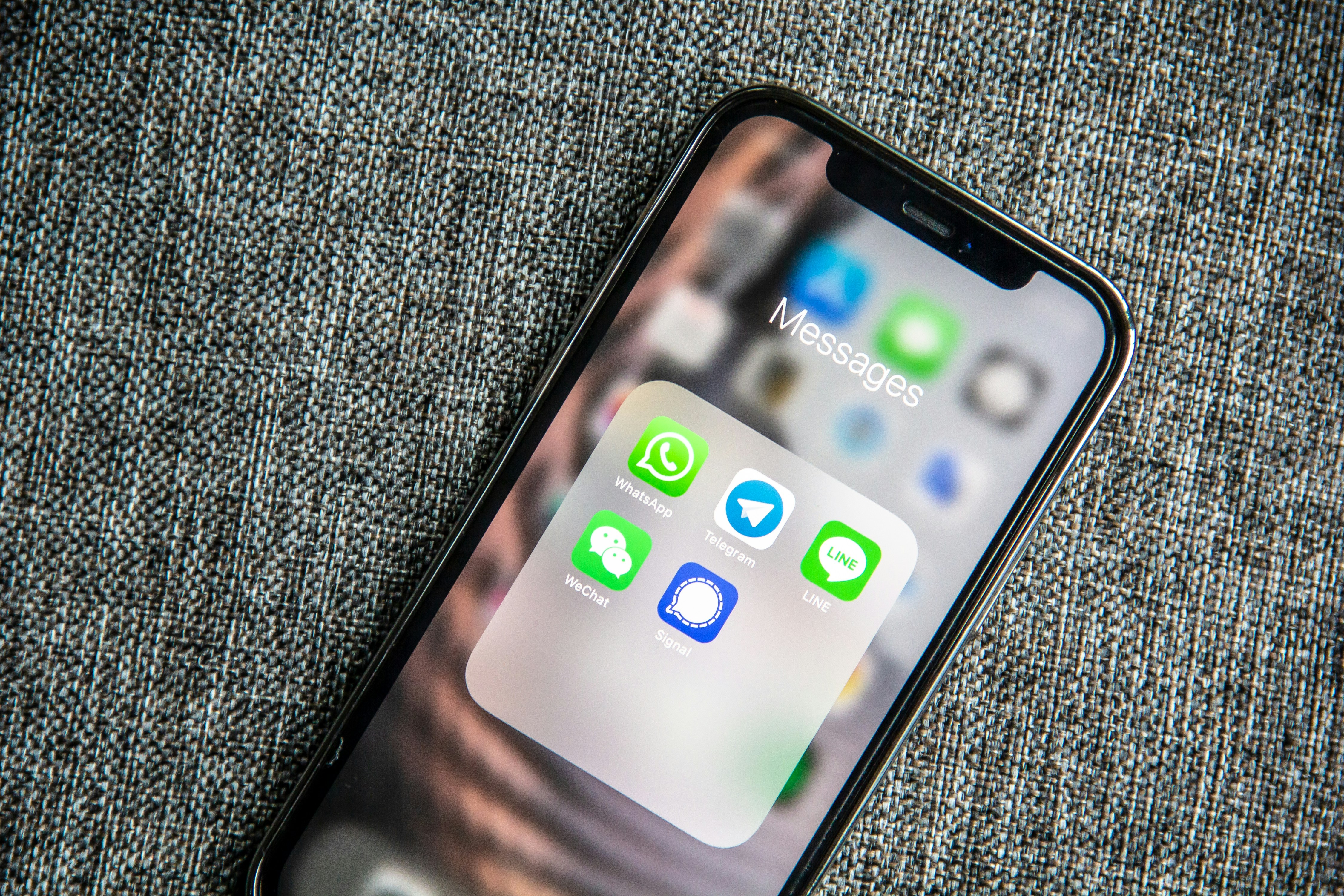 Old-school texting makes a comeback: Rediscovering SMS and MMS
