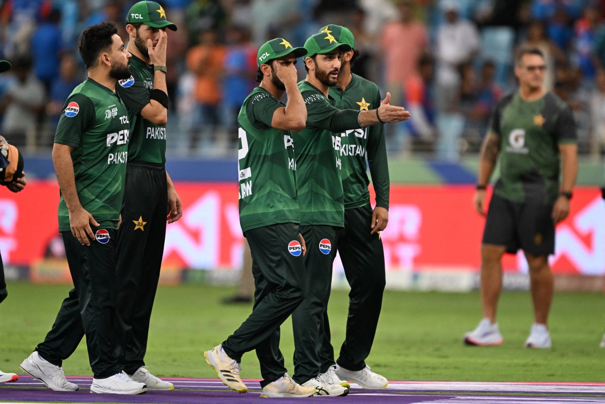 Pakistan cancel press conference amid India handshake row