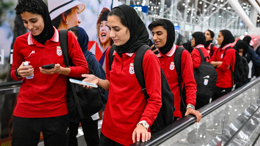 AFPIranwomenfootballers.jpg