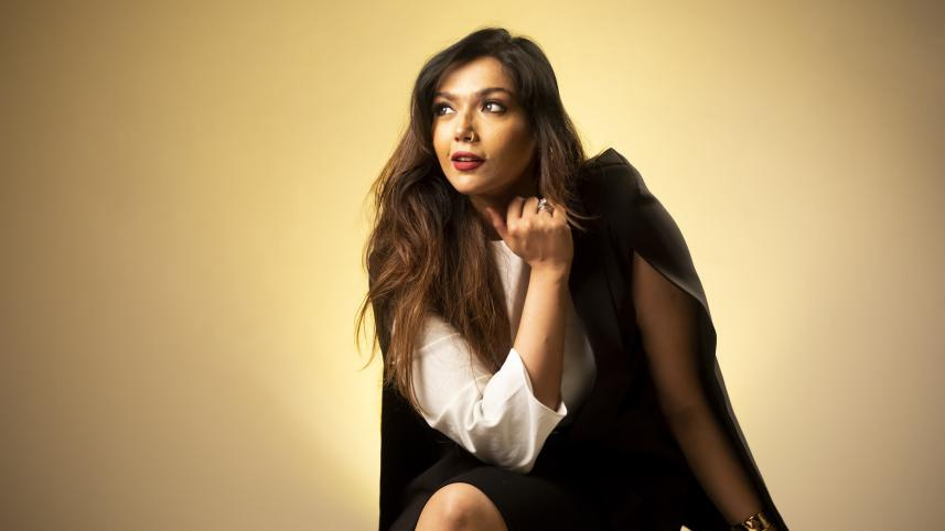 singer_dola_photos_4.jpg