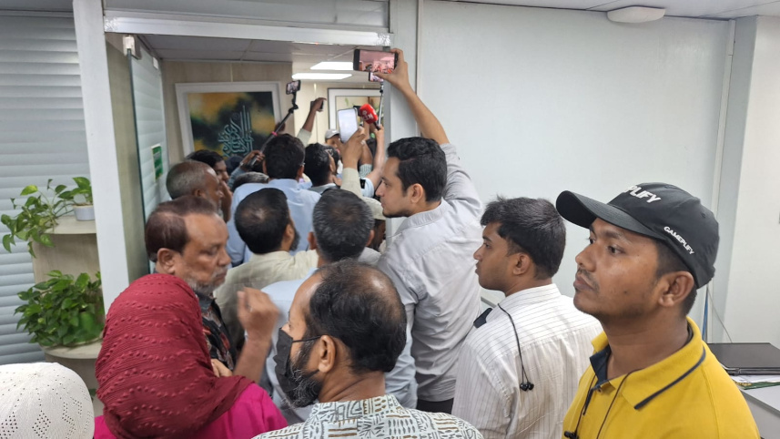 Islami Bank protest.jpeg