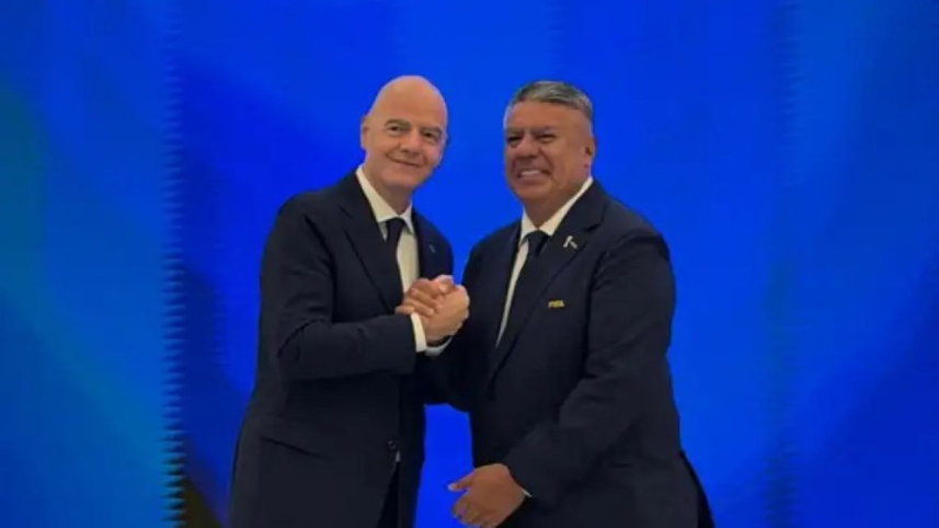 claudio-chiqui-tapia-and-gianni-infantino-2155498.jpg