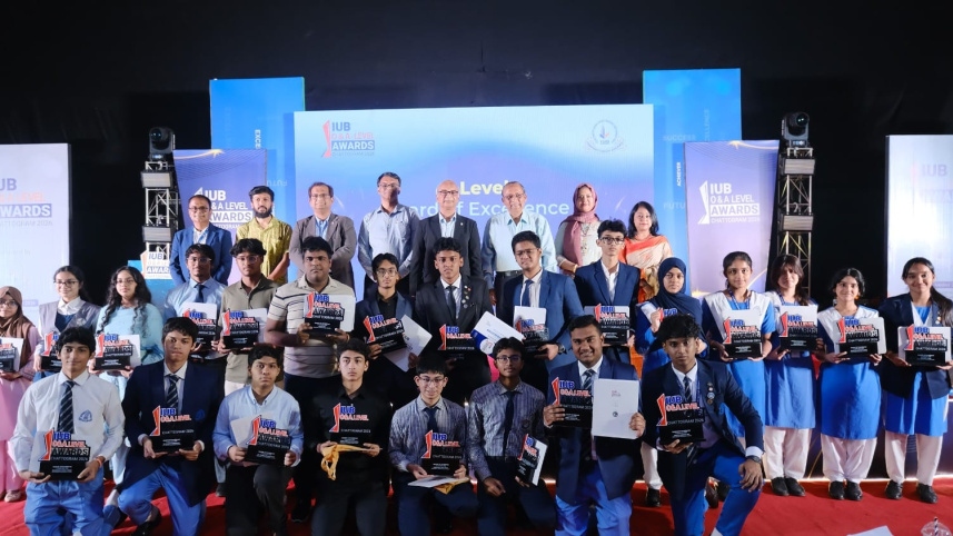 IUB honours 210 O-Level and A-Level achievers in Chattogram.jpeg