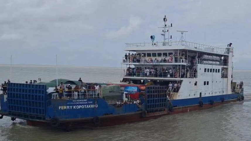 In October last year, Kopotakkho also got stuck in the same area and remained stranded for around 25 hours before being rescued by three tugboats. Photo: Collected