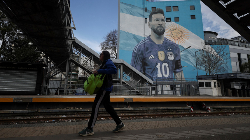 OP_2__Argentines_thank_Messi.jpg