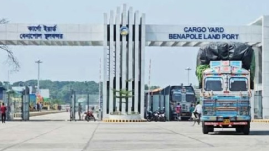 Around 500 trucks carrying goods cross the border through the port daily. File photo