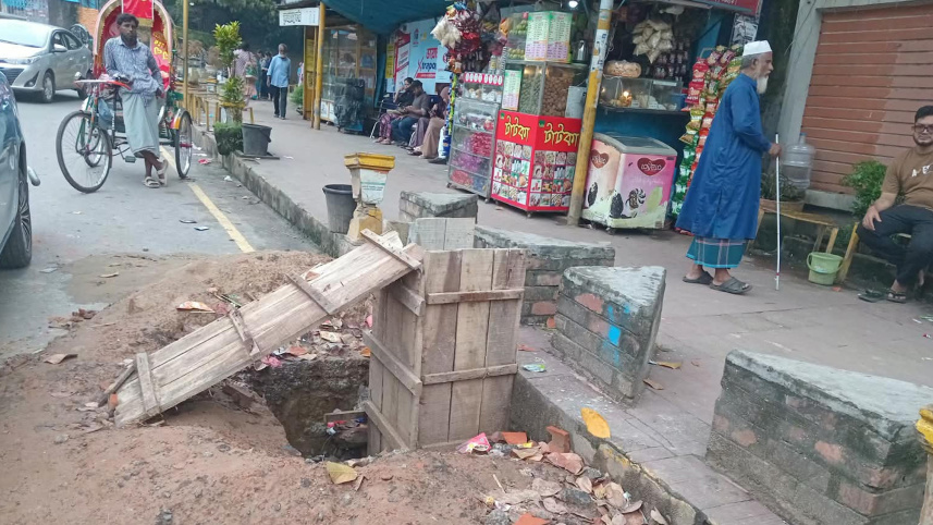 Light-poles-over-drains.jpg