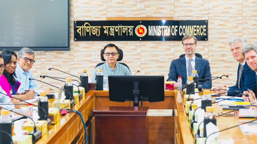 commerce minister with Dutch minister.jpeg