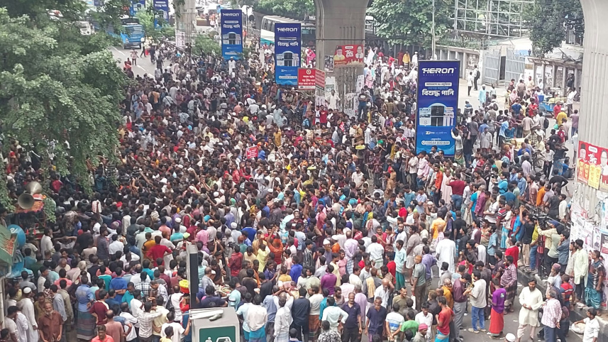 Battery-run Rickshaw Drivers Protest in Dhaka Press Club