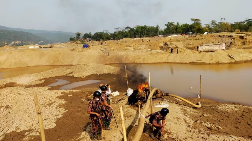 Sand extraction.jpg