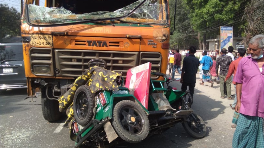 Thakurgaon Pic-Road accident in Panchagarh-01.jpg