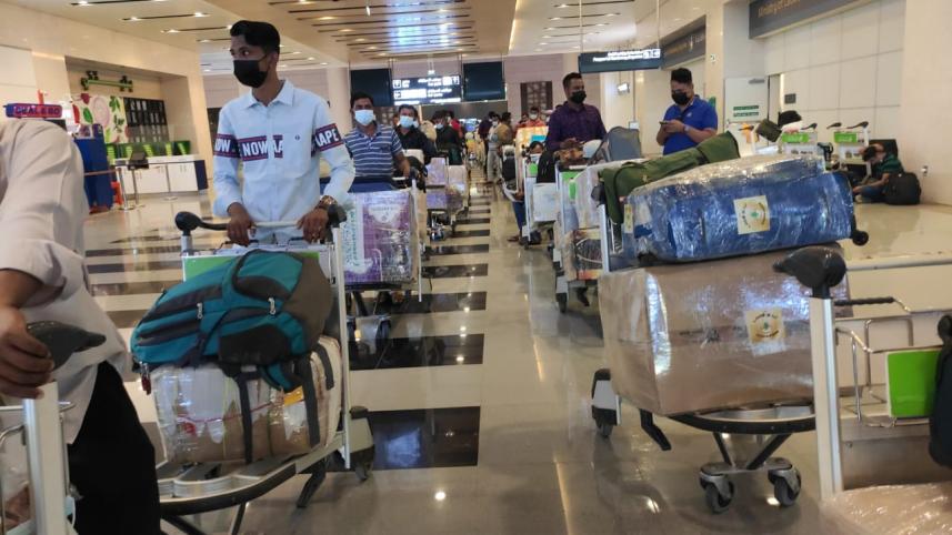 Oman Airport 1.jpeg