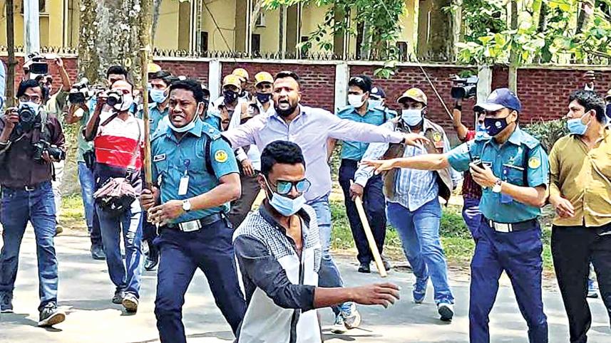 Police-charge-truncheon.jpg