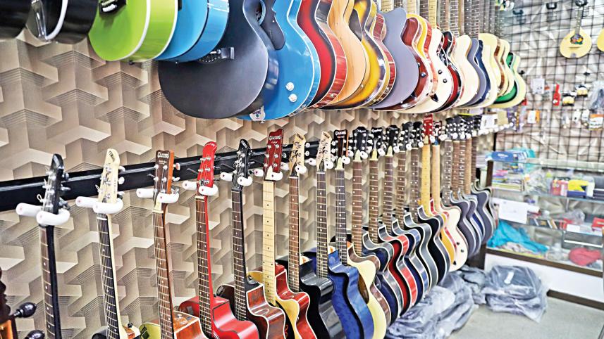 Many-musicians-source.jpg
