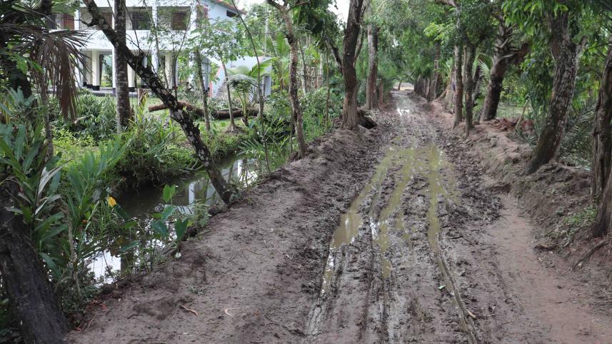 Incomplete-road-nightmare-Pirojpur.jpg