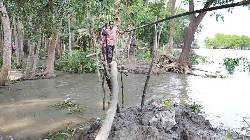 Pirojpur-without-protection-of-embankment.jpg