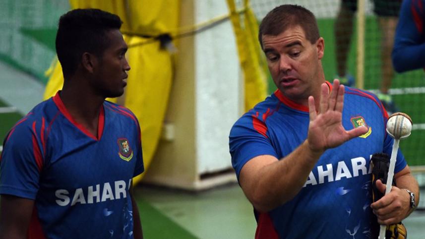 Al-Amin Hossain talks to bowling coach Heath Streak