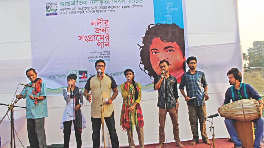 Artists perform.jpg