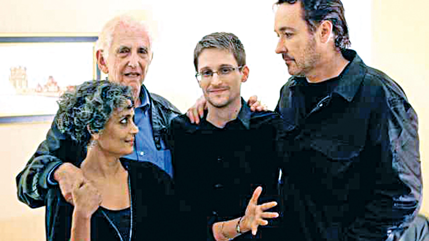 arundhati roy.jpg