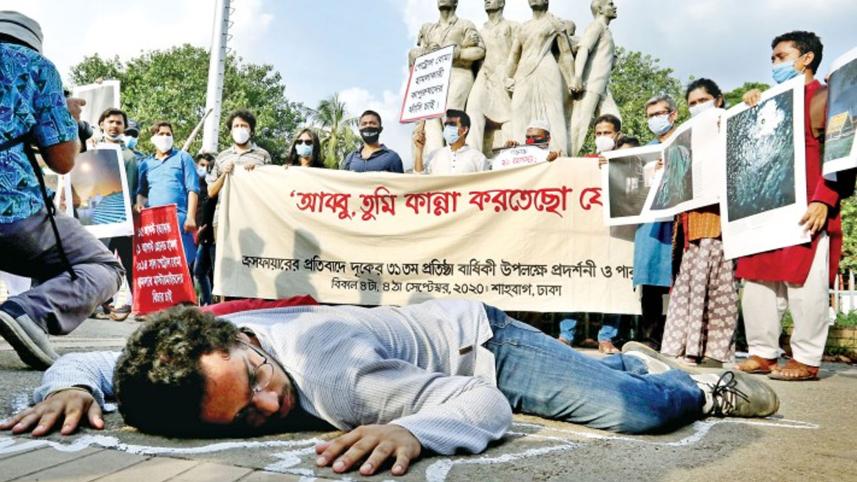 attack-DRIK-gallery-protest.jpg