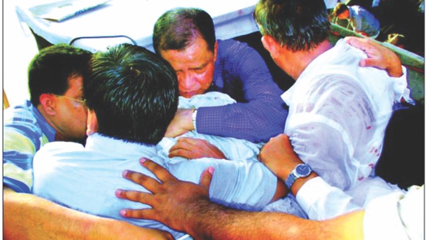 Human shield to protect Sheikh Hasina, August 21 Grenade Attack, Black Day, Hasina narrowly escaped death