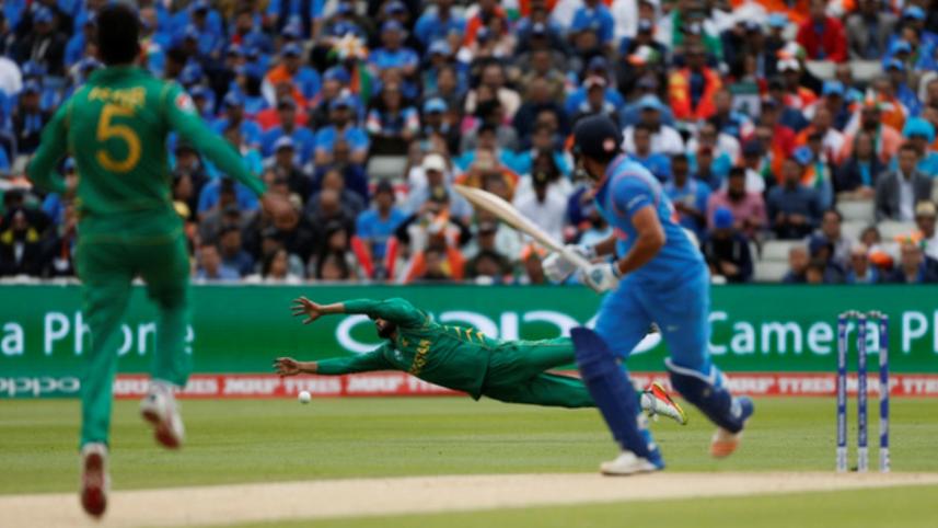 Azhar Ali dives.jpg