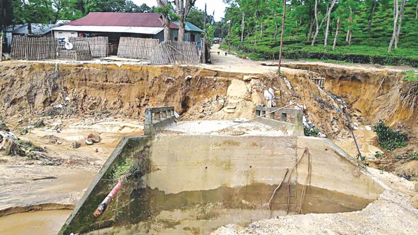 Bridge collapses