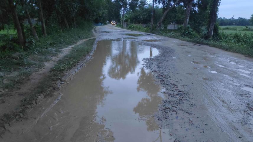 Chaumohana-Kulaura-to-Jhilerpar-road-awful.jpg