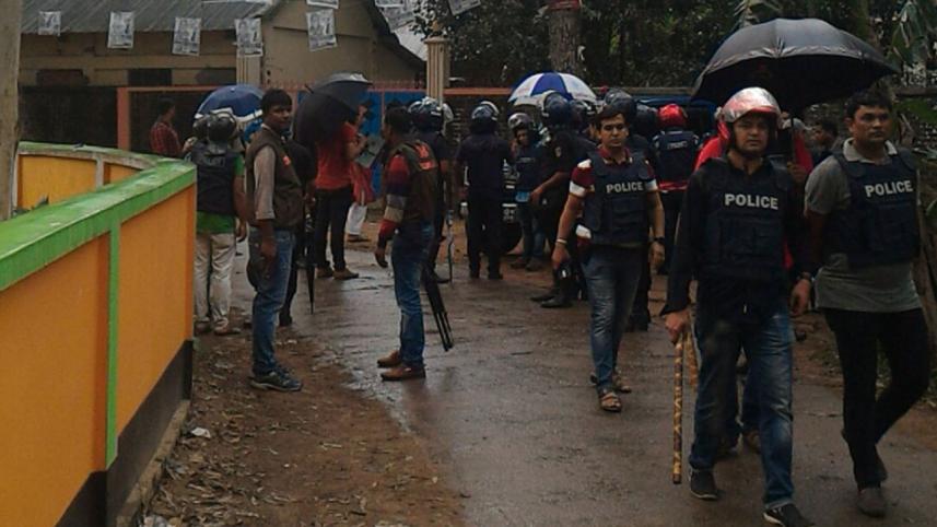 Comilla-militant-5-wb.jpg