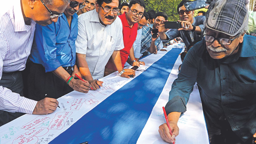 Dhaka buzzing.jpg