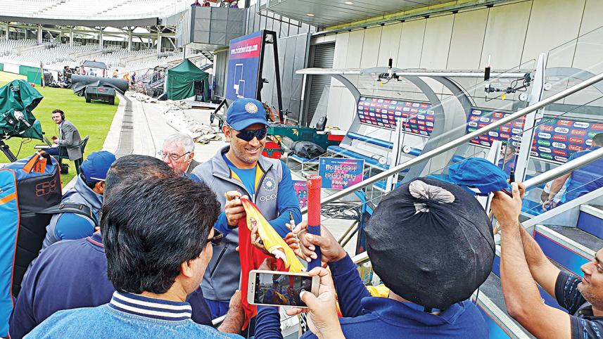 Dhoni.jpg