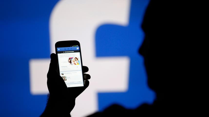 Facebook, social media, facebook users, news feeds, friends, family, posts, 