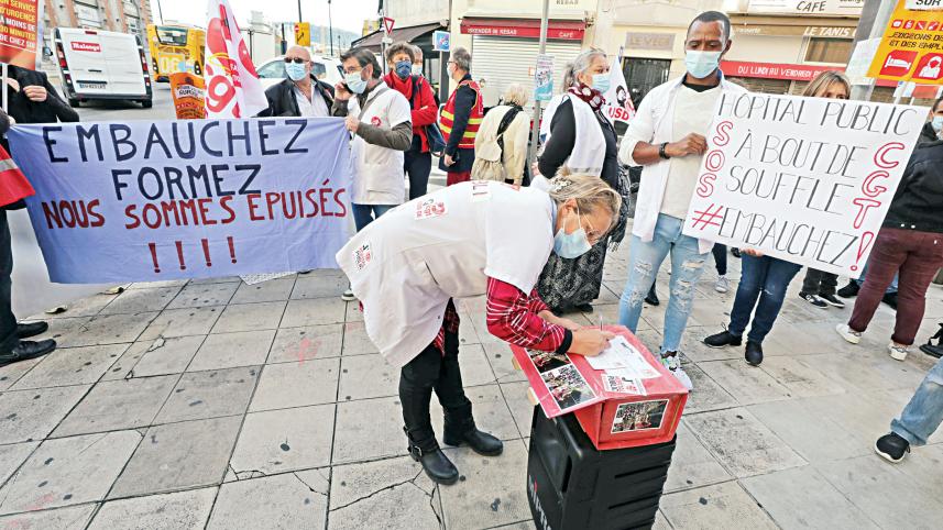French-health-workers.jpg