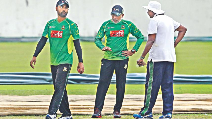 gamini silva.jpg