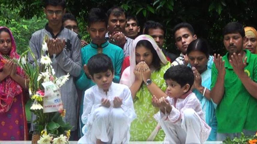 humayun-ahmed-family-palo-wb.jpg